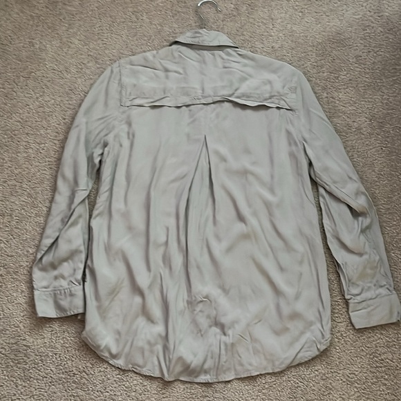 “BeachLunchLounge: Button Down Shirt size small” - Picture 5 of 8